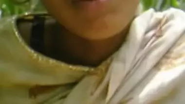 Desi GF Getting Nicely Fuked by BF In Forest wid Audio