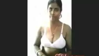 Hot tamil bhabi exposed by neighbor mms