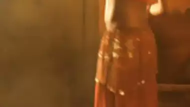  Bollywood Smooth Dancer