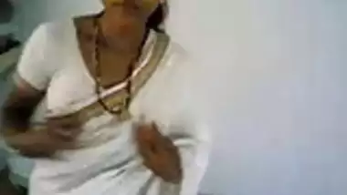 Hot Indian milf looks so seductive