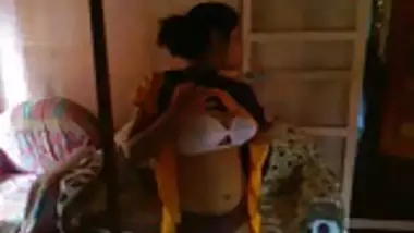 Lucknow Bhabhi Ghazala Boob Show