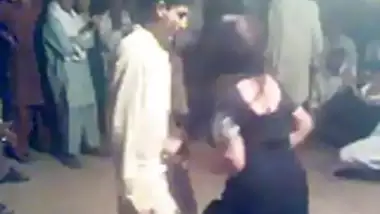 Sexy paki mujra with cock