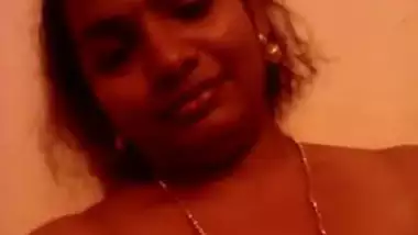 Cute mallu big boobs aunty rubbing private parts