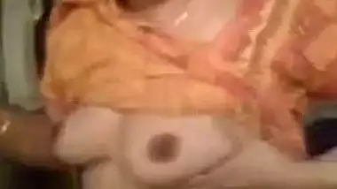 desi- very beautiful punjabi aunty sucking dick