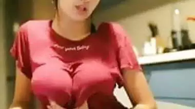 boobs bouncing (non-nude)