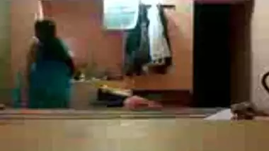 indian aunty dress change hot