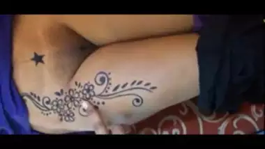 Indore bhabhi exposing nice pussy while having tattoo