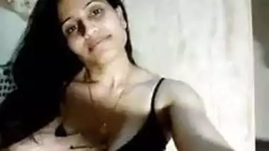 Indian MILF playing around