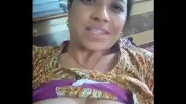 Sexy Gujarati Aunty Exposing Naked Body