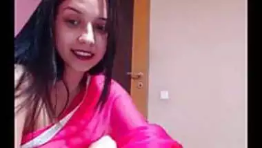 Indian Webcam Girl In Saree Showing Her Tits