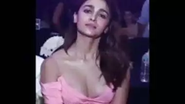 Alia Bhatt boobs show hot