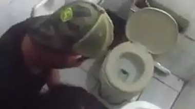 Hot girl fucked by her Boyfriend in toilet