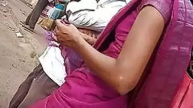 Tamil hot office girl side boobs and navel show in bus stop 