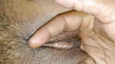 Desi wife pussy fingered by hubby