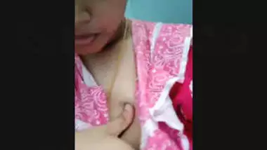 Mallu Bhabhi Showing Boobs