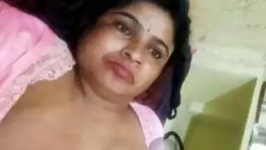 Telugu Bhabhi Showing Boobs