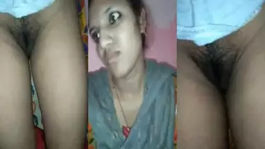 Shy Desi girl pussy show in the bathroom