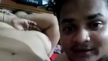 Super market delivery guy exploring a nani at home