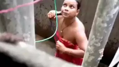 Desi Girl Bathing