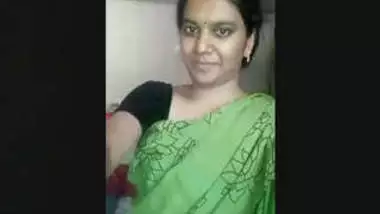 Sexy Bhabhi Showing Her Boobs