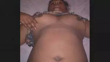 Horny Bhabhi Masturbating