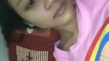 Cute Lankan Girl Showing Boobs