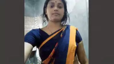 Bengali Boudi Showing Her Tits