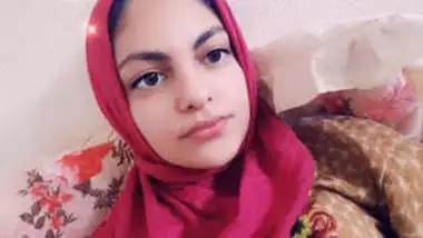 Beautiful Desi Hijab girl Leaked Videos Part 1