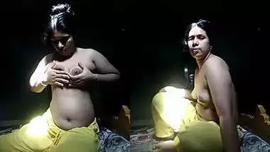 Indian aunty hot boob show