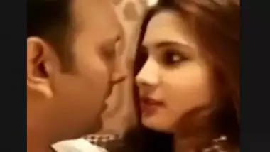 DESI HORNY COUPLE JABARDAST SMOOCH