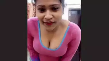 Desi Hotty Swetha Showing Cleavage