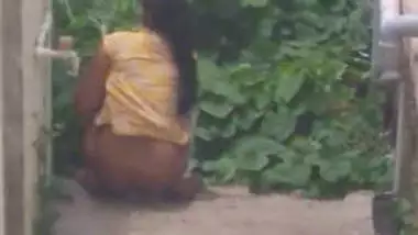 Desi Girl Pee Outdoor