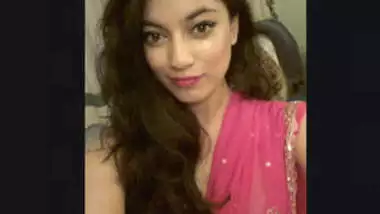 HOT INDIAN NRI GIRL LEAKED