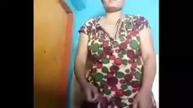 Desi village wife show her pussy