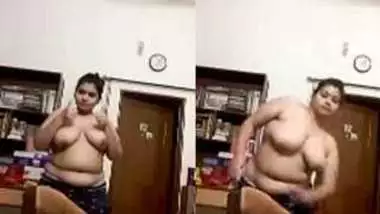 Sexy Indian Girl Showing her Boobs on Video call