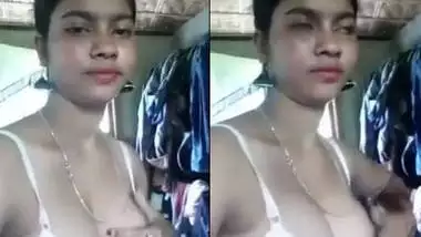 desi girl in bra boobs show