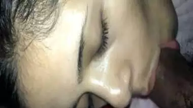 Cute babe loves to deepthroat cock