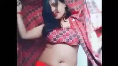 Bubbly bhabhi navel dance