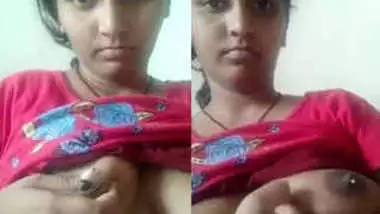 Desi girl pressed her nipple