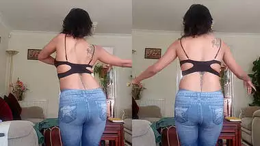 Desi babe hot ass dance moves