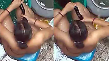 Desi aunty hot nude bath caught by hidden cam