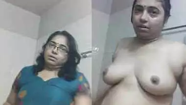 desi aunty hot bath