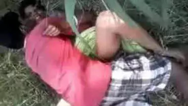 Horny Desi couple outdoor fucking caught