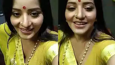 Monalisa bhabhi sexy in saree selfie video