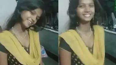 Desi Girl deep neck Churidar, Kiss posture and Lil Cleavage,Unseen