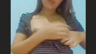 Desi girl showing