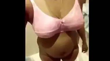 Desi Girl Show Bra ,Shake boobs and Pussy Show