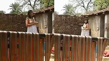 Desi aunty outdoor boob show