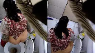 Desi aunty toilet ass capture