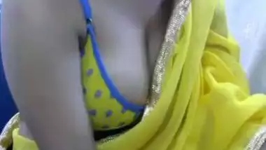 Sexy Indian big boobs milf bhabhi in saree teases and seduces